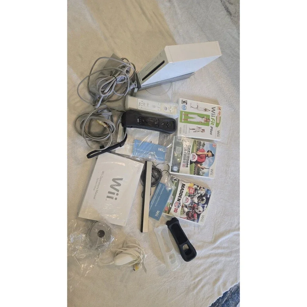 Wii RVL-001 With Madden And Tiger Woods Games